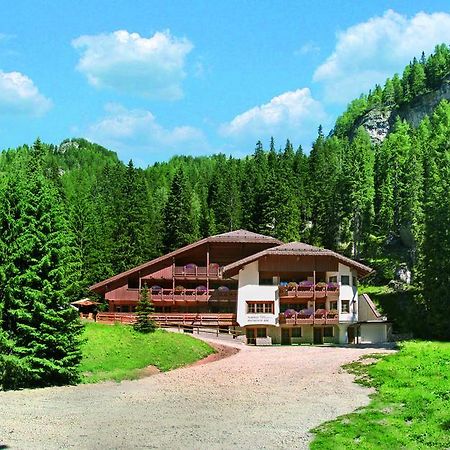Hotel Villetta Maria Cottage Canazei Bagian luar foto