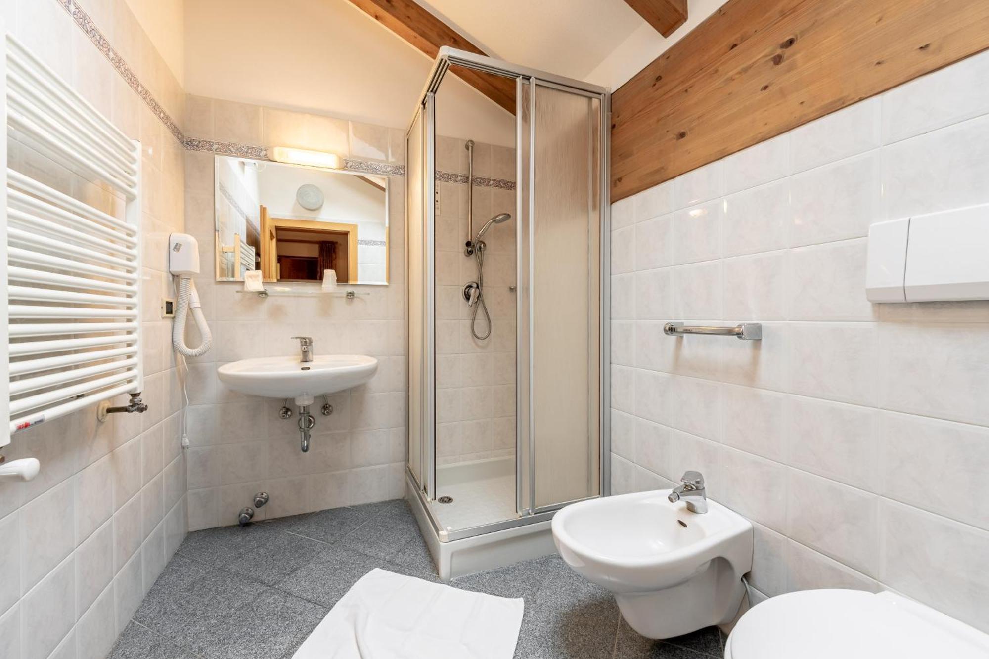 Hotel Villetta Maria Cottage Canazei Bagian luar foto
